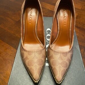 COACH LOGO HEELS